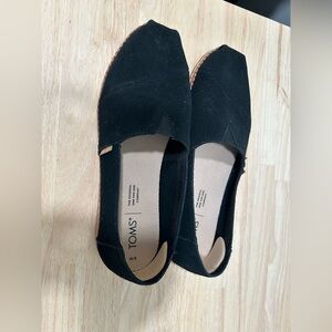 TOMS Women's Black Slip-On Shoes with leather detailing size 8